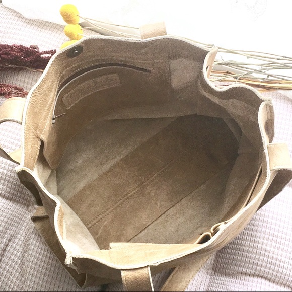 Lily and Lola Jade Tan Leather Tote - Picture 5 of 8